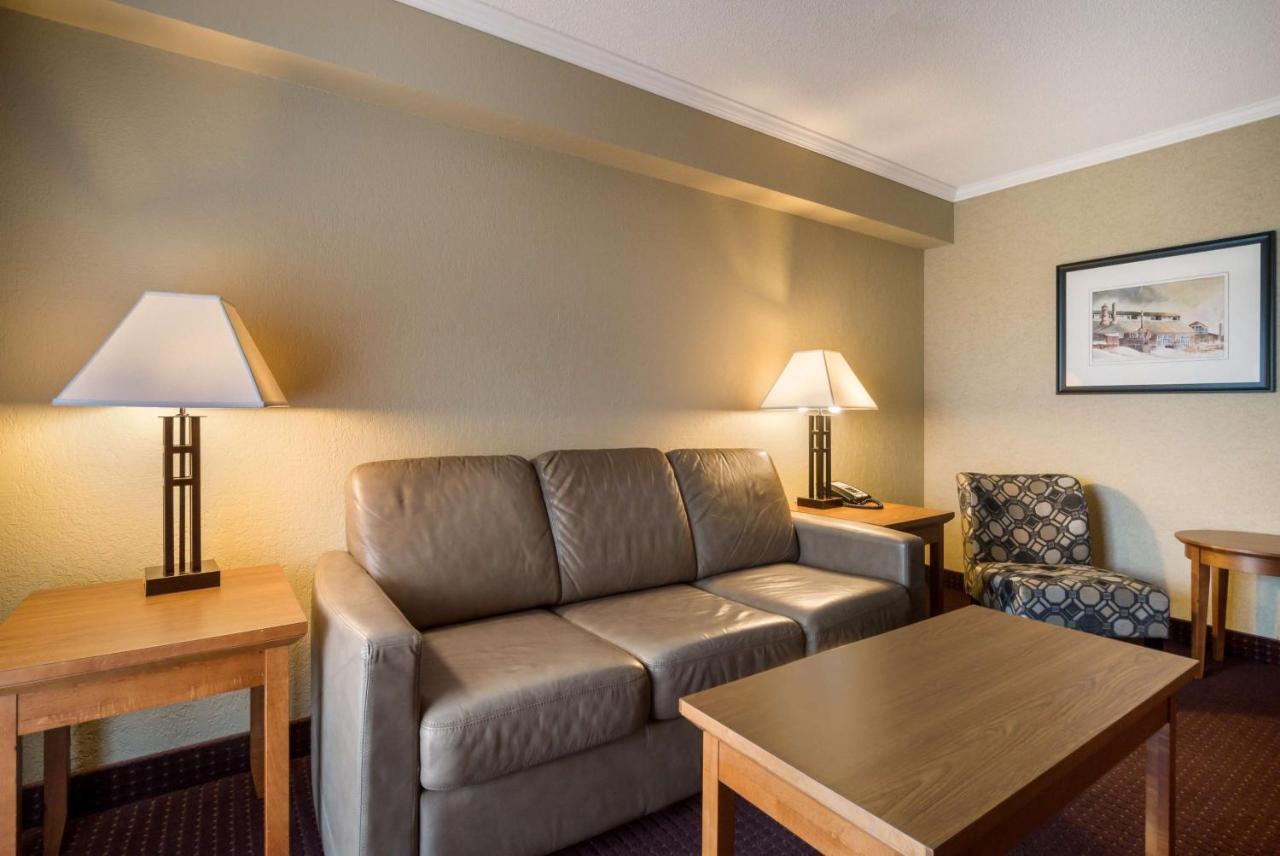 Best Western Plus Norwester Hotel & Conference Centre Тандер-Бей Екстер'єр фото
