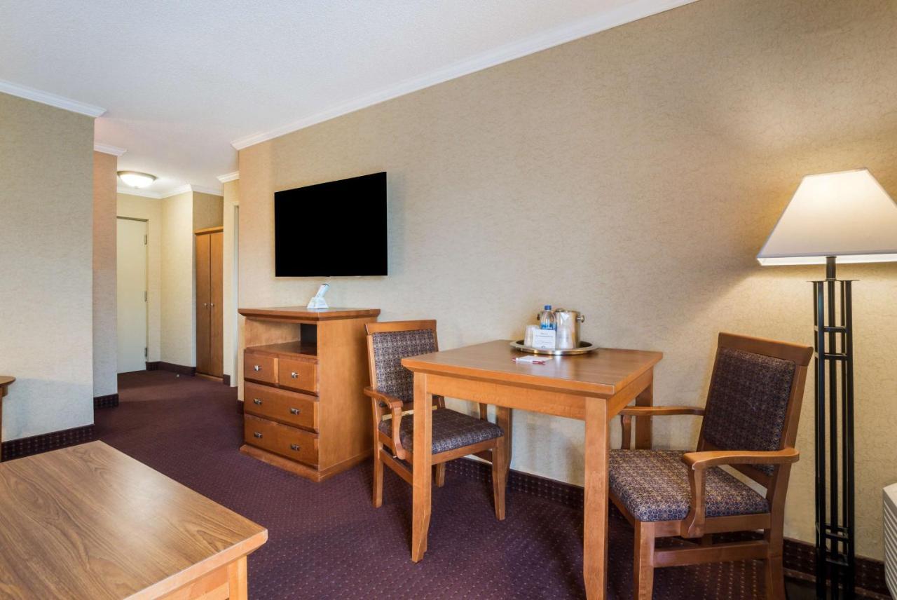 Best Western Plus Norwester Hotel & Conference Centre Тандер-Бей Екстер'єр фото