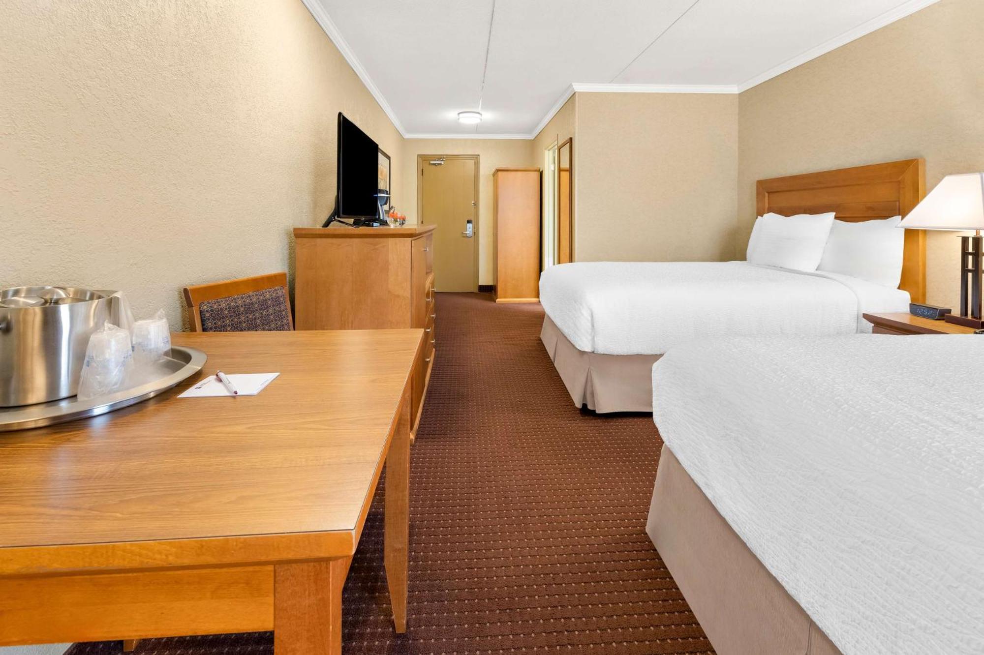 Best Western Plus Norwester Hotel & Conference Centre Тандер-Бей Екстер'єр фото