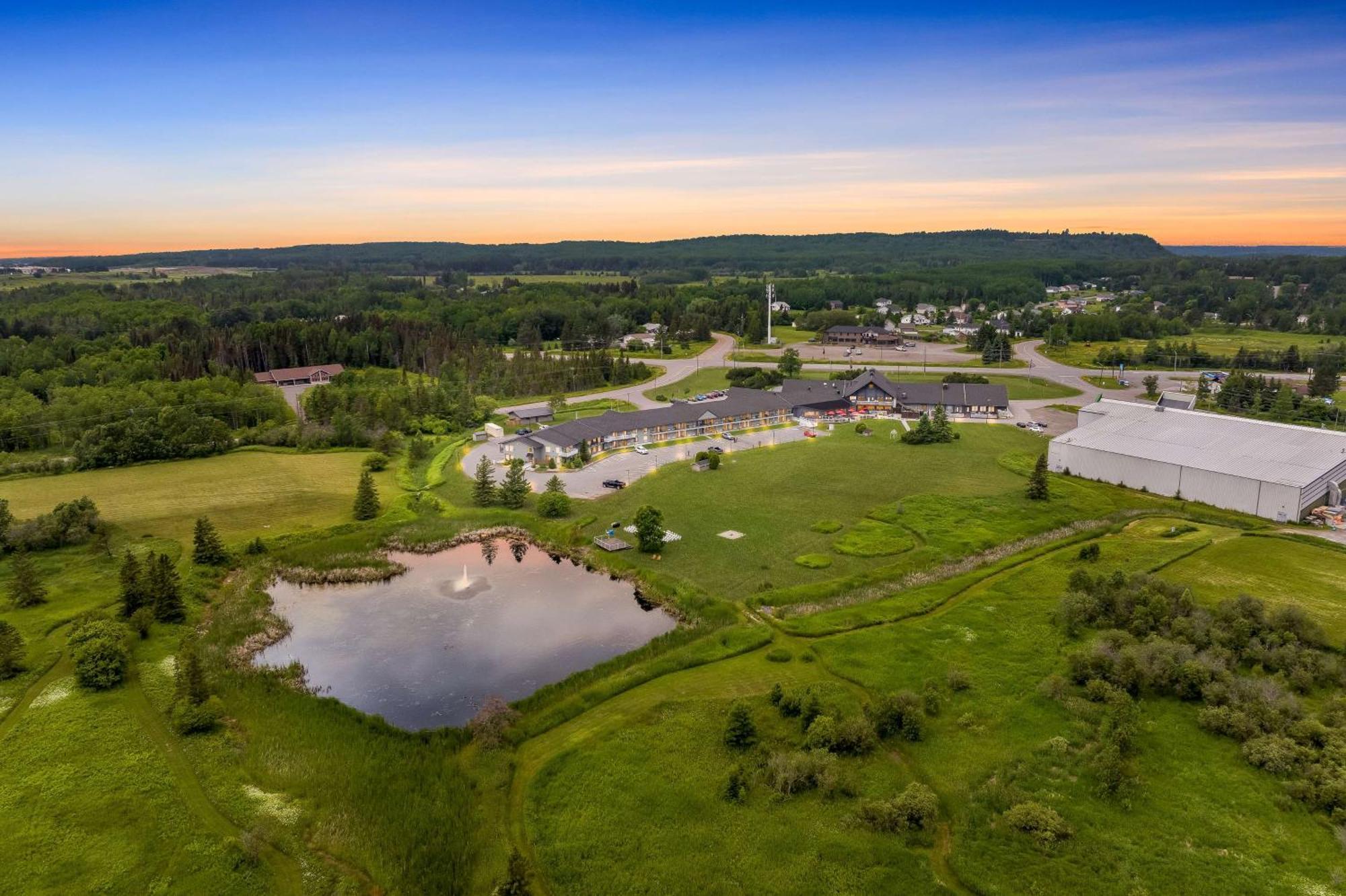 Best Western Plus Norwester Hotel & Conference Centre Тандер-Бей Екстер'єр фото