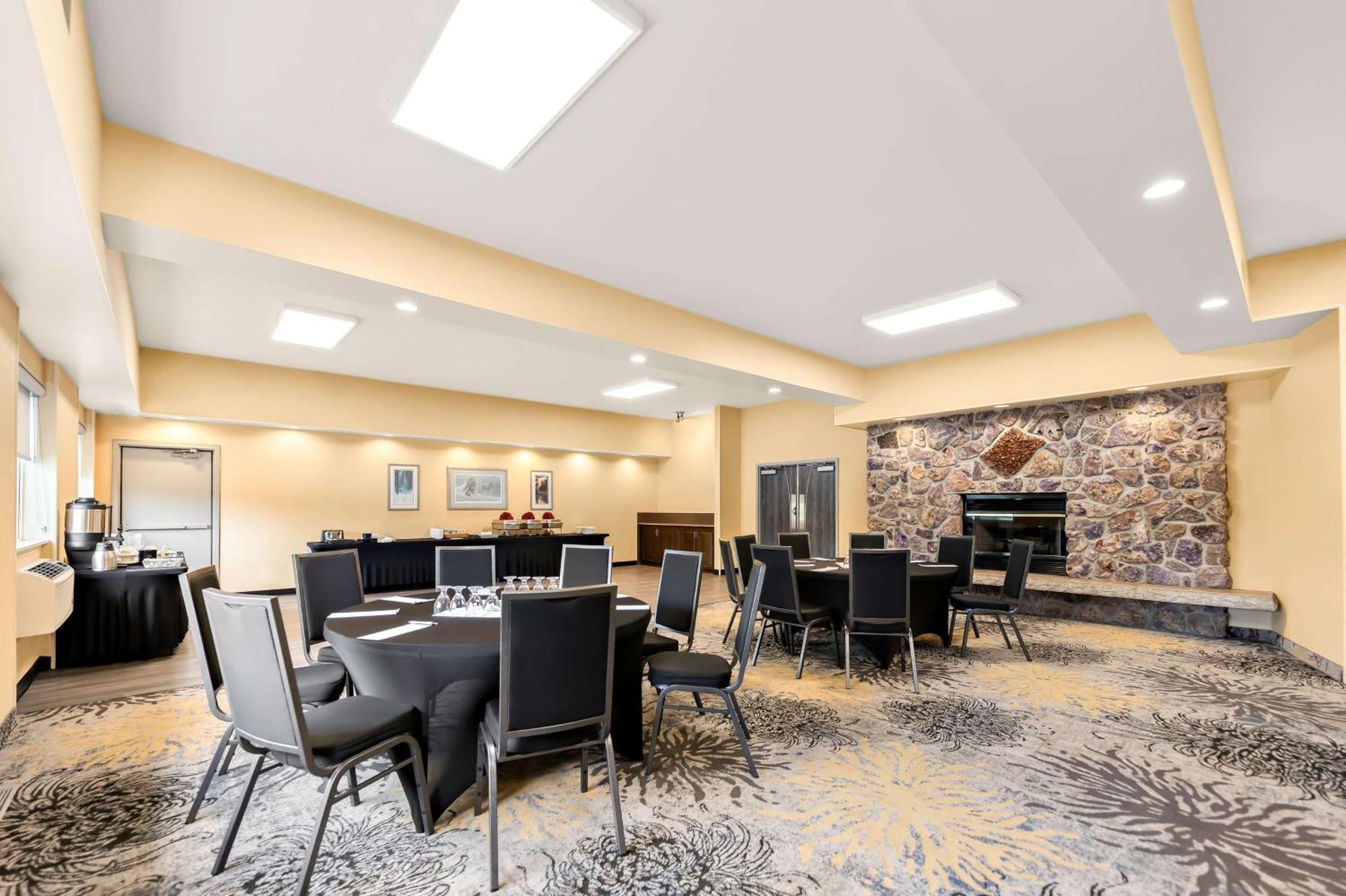 Best Western Plus Norwester Hotel & Conference Centre Тандер-Бей Екстер'єр фото